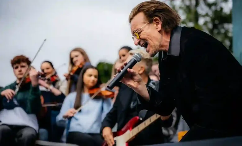 U2